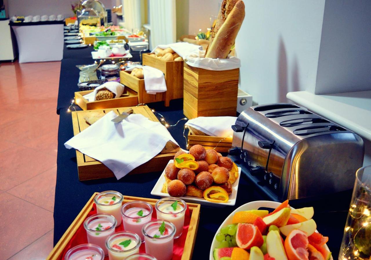 Tailor Hotel Sport & Conference Morag Bagian luar foto