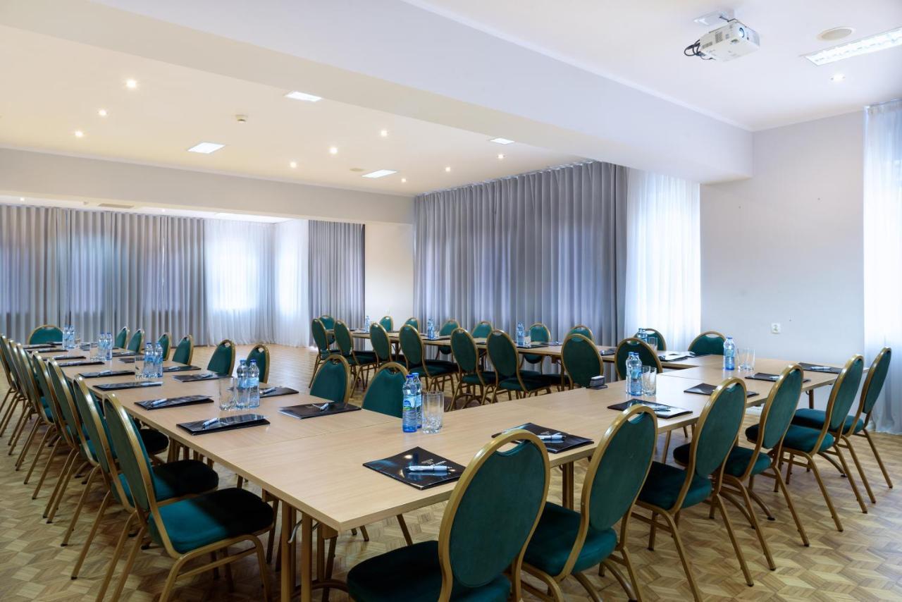 Tailor Hotel Sport & Conference Morag Bagian luar foto